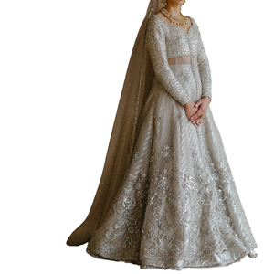 Robe de mariée élégante pour femmes avec haut en dentelle et bas en satin manches longues coupe soignée grande taille à lacets conception du dos - Product Image 1