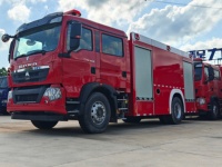 Truk Pemadam Kebakaran dan Penyelamatan SINOTRUK HOWO TX 4x2 350HP Kabin Ganda Tangki Air 8CBM 8000L untuk Penyelamatan Darurat Kota