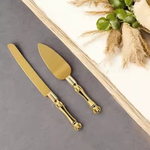 Ensemble de serveur de gâteau en laiton de haute qualité avec poignée attrayante au design gravé Rose pour servir des gâteaux coupants tartes Pizzas et Desserts - Product Image 6