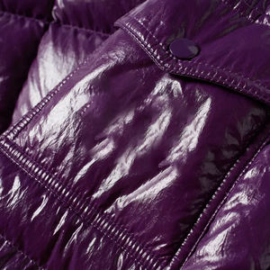 Chaqueta acolchada con soporte para hombre fabricada profesionalmente temporada de invierno estilo callejero impermeable tela ligera con capucha teñida lisa - Product Image 3