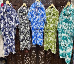 Chemises en rayonne imprimées pour hommes Hawaii Designs Polyester Collection Vêtements indiens et pakistanais en gros - Product Image 1