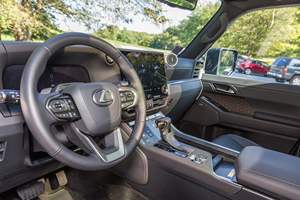 รถ SUV ออฟโรด ขนาดใหญ่ ปี 2024 ระดับพรีเมียม ขับเคลื่อน 4 ล้อ พร้อมระบบกันสะเทือนขั้นสูงและชุดอุปกรณ์เพื่อความสะดวกสบายระดับไฮเอนด์ - Product Image 4