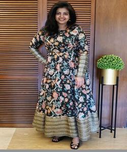 ชุดเดรสสวมใส่อิสลาม เสื้อผ้า ชุดมุสลิมเจียมเนื้อเจียมตัว: อาบายา ฮิญาบ และแฟชั่นอิสลามเพื่อการแต่งตัวอย่างสง่างาม - Product Image 2