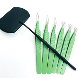 Juegos de muestra gratis de pinzas de extensión de pestañas al por mayor pinzas sólidas todo tipo de agarre de diamante recubierto de polvo verde en ángulo - Product Image 2