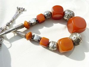 Bon collier en résine et métal collier pendentif en résine métallique fait à la main de bohême avec un prix abordable - Product Image 3