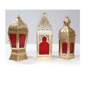 Lanterne décorative à graver faite à la main Décoration de maison Lanterne à bougie en métal pour la maison Décoration de jardin et d'extérieur - Product Image 1