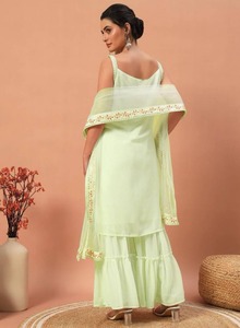 Georgette salwar kameez สำหรับเทศกาลปาร์ตี้งานปักแบบทันสมัย - Product Image 2