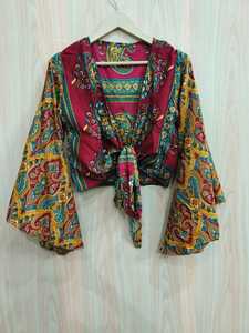 Top portefeuille en soie indienne fait à la main Boho Hippie Front Bell Sleeve Top Crêpe Silk Top Silk Blouse pour les femmes - Product Image 2