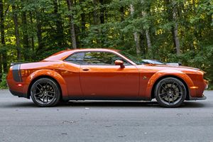 Dodge Challenger 392 Hemi Scat Pack Shaker 2022, Bajo Kilometraje, Caja de Cambios Automática, Volante a la Izquierda, Neumáticos R20, Estado Oscuro - Product Image 5