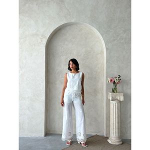Pantalones Bordados para Mujer, Elegantes y con Detalles de Bordado Intrincado - Product Image 3