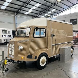 รถขายอาหาร Iveco ขนาด 4.8 เมตร แบบแคปซูล ดีไซน์ทันสมัย ตัวถังสแตนเลส พร้อมระบบไฟฟ้าในตัว และพื้นที่เตรียมอาหาร สำหรับใช้งานกลางแจ้ง - Product Image 4