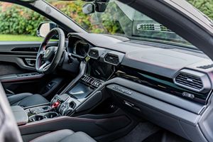 Lamborghini Urus 2023 de haute qualité, 641 ch, V8 turbo, freins en carbone-céramique - Product Image 6
