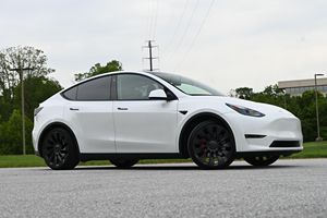 Tesla Model Y Performance 2022, double moteur, transmission intégrale, conduite à gauche, cuir, toit ouvrant panoramique, haute performance, non modifiée - Product Image 2