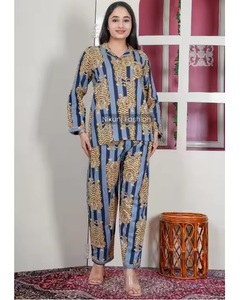 Conjunto de dos piezas de ropa de dormir de rayón con camisa de manga larga estampada y pantalones de pijama de Cintura elástica ancha transpirables para clima cálido - Product Image 4
