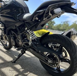 Nueva Motocicleta Estándar BMW G 310 R 2025, Color Negro Cósmico, Diseño Personalizado (DIY), Garantía de 5 Años, Origen Estadounidense, 2 Opciones de Financiamiento - Product Image 3