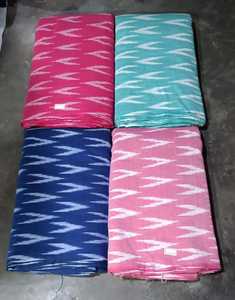 Tejido a mano Ikat Artesanía tradicional con atractivo moderno Colorido Handloom Ikat Textile Artesanal Hecho - Product Image 2