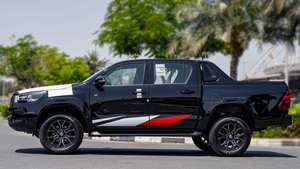 Toyota Hilux 2023 d'occasion en excellent état, automatique, conduite à gauche, intérieur cuir R20, caméra de recul, toit ouvrant, 4.1-6L, 300-400 ch - Product Image 4