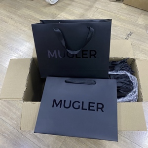 Bolsa de Papel de Regalo de Lujo con Estampado en Caliente, Cierre de Cinta y Diseño Personalizado para Empaque de Joyería o Perfume - Product Image 4