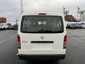 ใช้อย่างประณีต2023รถ Toyota hiacce 2.5L ดีเซล5สปีด15-Seater - Product Image 2