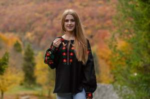 Robe de soirée élégante pour femmes ukrainiennes en coton brodé avec col haut et taille naturelle pour les fêtes - Product Image 4