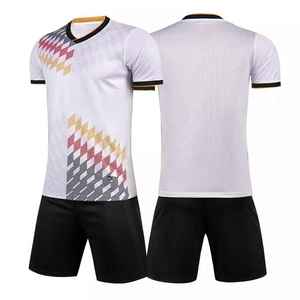 Ensemble d'uniformes d'équipe de football Impression personnalisée Maillot et short de football d'entraînement Tissu évacuant l'humidité Approvisionnement d'usine - Product Image 4