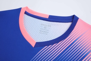 Ensemble de maillots de football personnalisés pour enfants Design d'été respirant Nom/numéro de l'équipe imprimé pour l'automne Service OEM disponible - Product Image 4