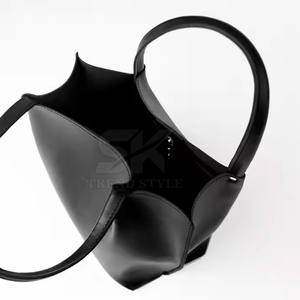 Sac fourre-tout en cuir pour usage extérieur, best-seller, imperméable, logo personnalisé, sac fourre-tout en cuir de haute qualité - Product Image 3