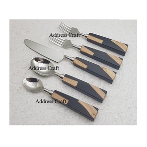 Nouvel arrivage Ensemble de couverts avec poignée en résine créative Couverts en acier inoxydable de qualité alimentaire Ensemble de couverts avec poignée en résine de meilleure qualité - Product Image 4