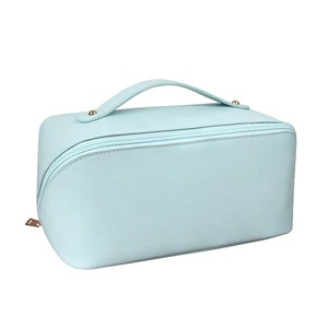 Nueva llegada, bolsa de maquillaje de moda con cremallera y diseño de letras, de piel sintética de alta calidad, bolsa de cosméticos portátil grande para viajes. - Product Image 3