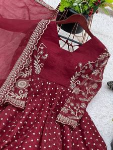 NUEVO DISEÑADOR MODERNO SALWAR KAMEEZ 3 PCS para FESTIVA Y FIESTA TALLAS DE DESGASTE - Product Image 3