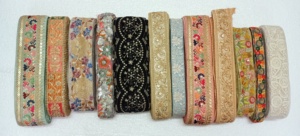 Lacets de travail en fil brodé sur mesure avec options multicolores en broderie de paillettes en 1 et 1.5 pouces de largeur - Product Image 2