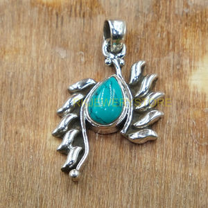 Pendentif artisanal en argent sterling 925 avec turquoise naturelle en forme de feuille, bijoux en argent tribal bohème artisanal pour la vente en gros - Product Image 2
