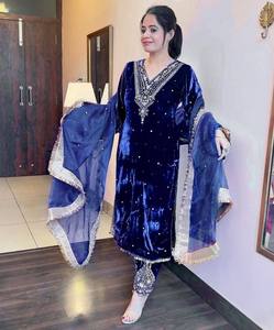 Salwar Kameez de Lujo Velvet-9000 en Viscosa con Trabajo de Perlas a Máquina para Fiestas - Precios Exclusivos de Exportación - Product Image 3