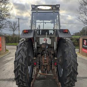 Tractor de Ruedas Usado Massey Ferguson 399-4WD MF 399 con Motor de 50-80HP, Bomba y Caja de Cambios - para Granjas - Product Image 3
