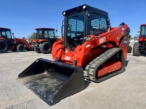 Chargeuse compacte sur chenilles Kubota SVL97-3 avec godet frontal, moteur diesel, équipement de construction jaune - Product Image 1