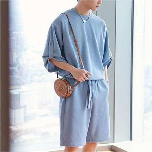 Conjunto de camiseta y pantalones con estampado informal de verano para hombre a la moda Conjunto de camiseta y pantalones de manga corta - Product Image 2