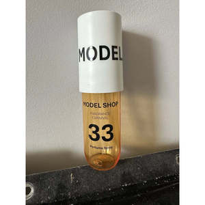 Spray Corpo Carnival 33 Fragranza Classica e Dolce per Donne Bottiglia in Plastica di Alta Qualità Adatto per Uso Quotidiano Profumi Classici alla Fragola - Product Image 1