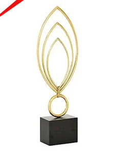 Base Redonda Moderna con Acabado Dorado y Base de Madera para Decoración de Mesa - Product Image 4