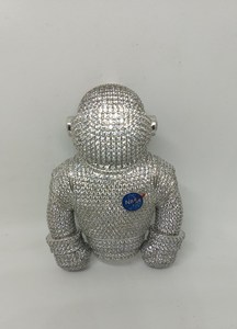 Traje de astronauta de 3 "de largo con cara de alienígena que tiene mecanismo de obturador colgante de esmalte personalizado Hip Hop traje de astronauta joyería - Product Image 5