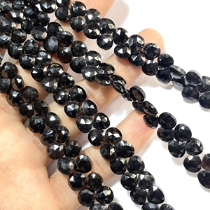 Perles en forme de cœur Briolette à facettes en onyx noir de 7mm en gros perles de pierres précieuses calibrées ciblées pour les détaillants artistes - Product Image 1