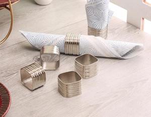 Servilleteros circulares florales de metal en plata y oro de boda para invitados Accesorios únicos y elegantes para la decoración diaria y de mesa - Product Image 6