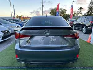 Bonne affaire pour un Lexus IS 350 F Sport Premium 2019, propre et en excellent état. - Product Image 3
