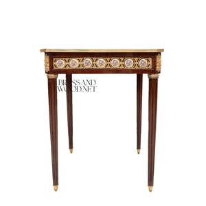 Table d'appoint carrée de luxe avec marqueterie géométrique complexe, médaillons en porcelaine peints à la main et décor palais en laiton doré - Product Image 2