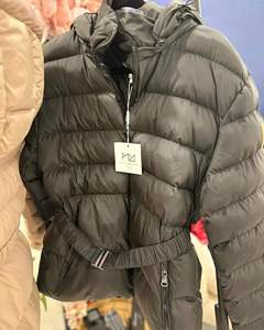 Blouson d'hiver chaud à capuche de style sororité grecque pour femmes avec ceinture, vêtement d'extérieur tendance pour les sœurs - Product Image 4