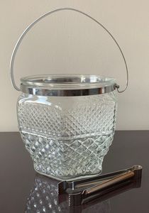 Cubo de hielo de vidrio grabado clásico con motivos florales y borde fuerte hecho para una decoración tradicional y entretenida - Product Image 5