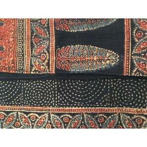 ผ้าพันคอผ้าฝ้ายออร์แกนิก Ajrakh ลายวาดด้วยหมึกเย็บมือ - Product Image 1