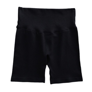 Ensemble 2 pièces d'entraînement de yoga de haute qualité et respirant pour femmes Vêtements de sport personnalisables élégants - Product Image 2