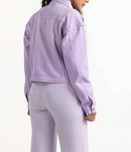 Blouson court personnalisé à manches longues en bleu délavé effiloché Vêtements d'extérieur décontractés Veste d'automne en jean boutonné Vestes en jean endommagées en gros - Product Image 5