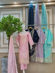 Colección Ssumaira que presenta 3 piezas vestido de invierno tela algodón bordado Kameez Salwar Set 2026 - Product Image 5