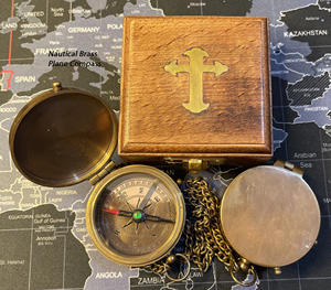 กล่องไม้เข็มทิศทองเหลืองสำหรับการเดินเรือกล่องไม้เข็มทิศทองเหลืองแบบไขว้ทำด้วยมือของขวัญส่งเสริมการขายส่วนบุคคลขององค์กร - Product Image 1